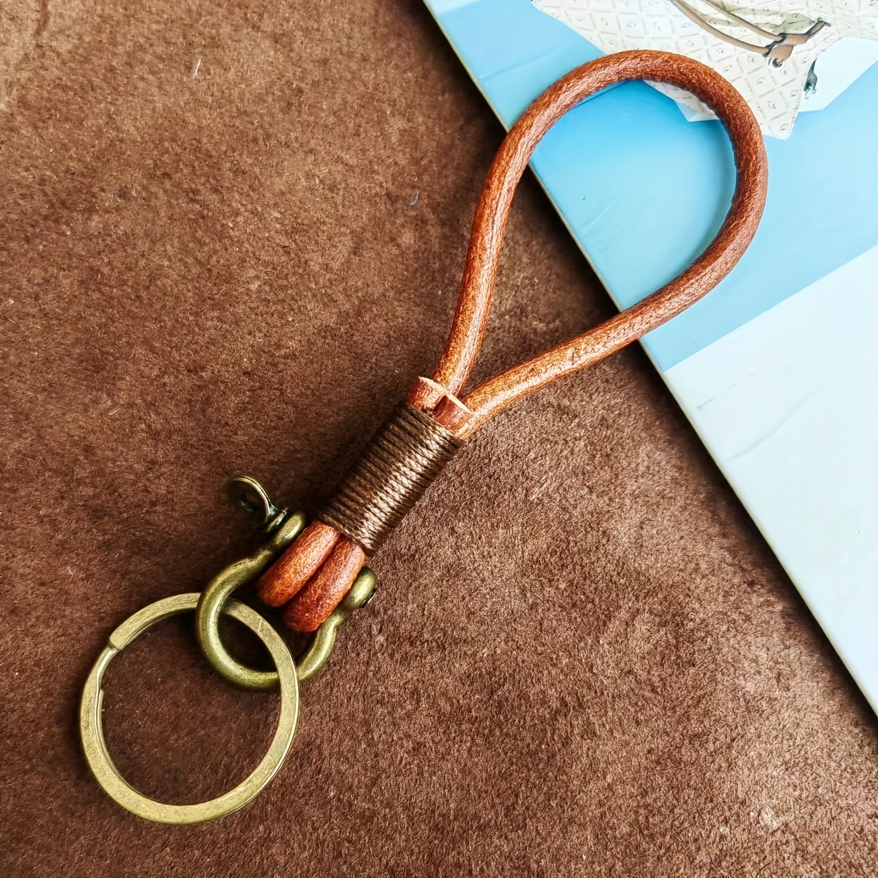 1pc, Retro Premium Brown Genuine Leather Keychain Rope, For Bags Car Keys Decors, Gift
1pc, Retro Premium Brown Genuine Leather Keychain Rope, For Bags Car Keys Decors, Gift