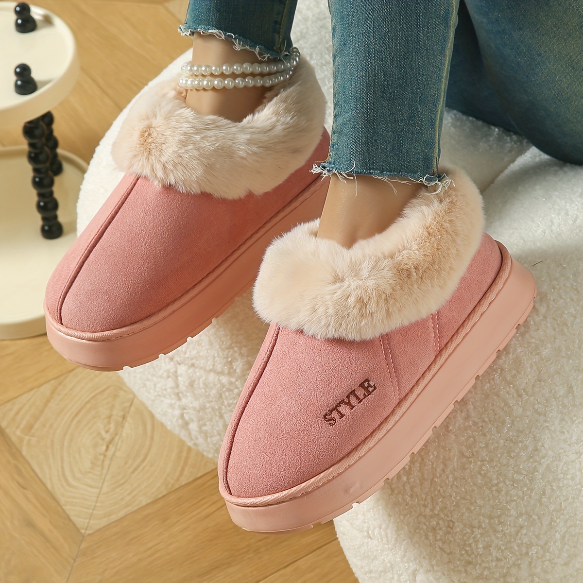 Cozy & Stylish Winter Slippers - Plush Lined, Non-slip Sole, Warm Indoor/outdoor Shoes For Men And Women | Soft Fleece-lined Comfort Footwear With Letter
Cozy & Stylish Winter Slippers - Plush Lined, Non-slip Sole, Warm Indoor/outdoor Shoes For Men And Women | Soft Fleece-lined Comfort Footwear With Letter