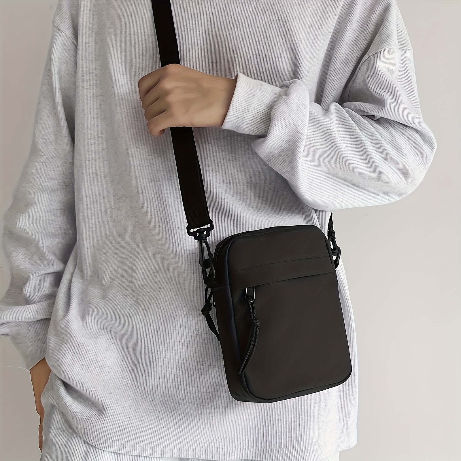 Unisex Casual Nylon Crossbody Bag, Minimalist Solid Color, Lightweight Shoulder Pouch For Daily & Casual Wear
Unisex Casual Nylon Crossbody Bag, Minimalist Solid Color, Lightweight Shoulder Pouch For Daily & Casual Wear