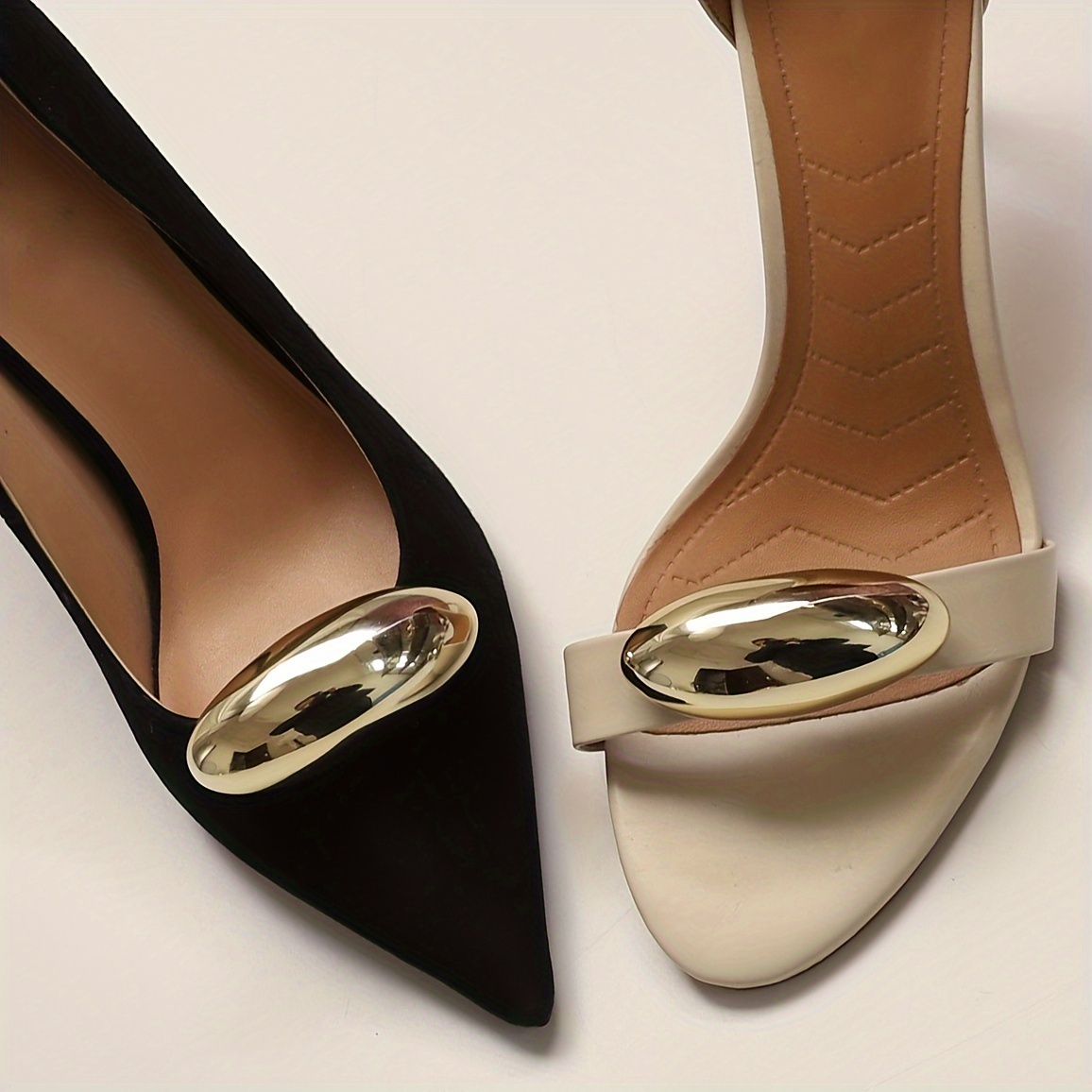 2pcs High-end Golden Oval Shoe Clips, Removable For Party & Casual Footwear, Fashion Accessory Gift For Shoes, Bags & Clothing, Abs Material - Pair
2pcs High-end Golden Oval Shoe Clips, Removable For Party & Casual Footwear, Fashion Accessory Gift For Shoes, Bags & Clothing, Abs Material - Pair