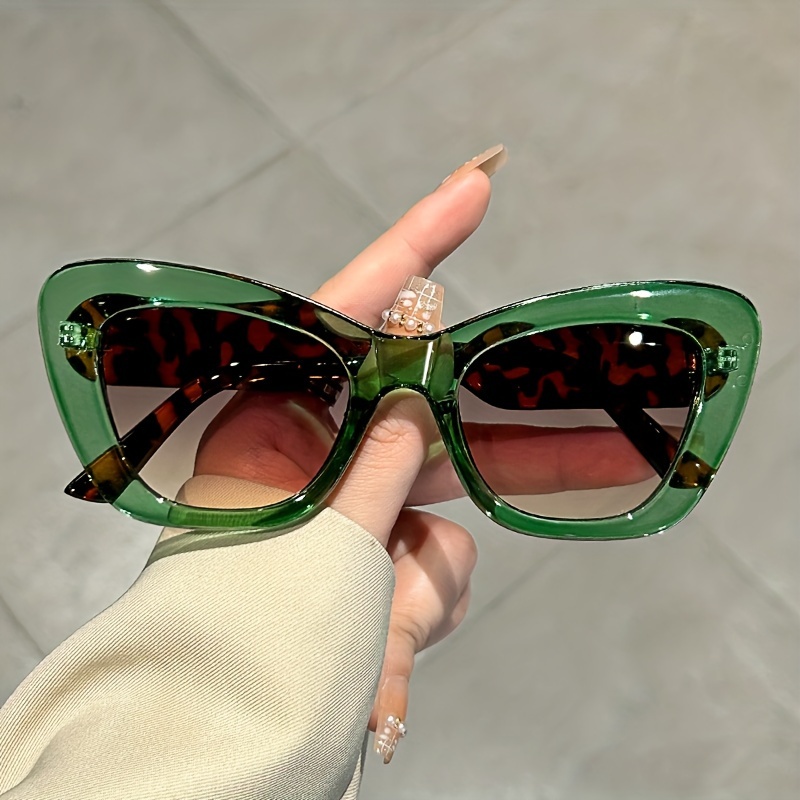 Retro Cat Eye Fashion For Women And Men Retro Color Block, Umbrella, Summer Beach Party Photography
Retro Cat Eye Fashion For Women And Men Retro Color Block, Umbrella, Summer Beach Party Photography