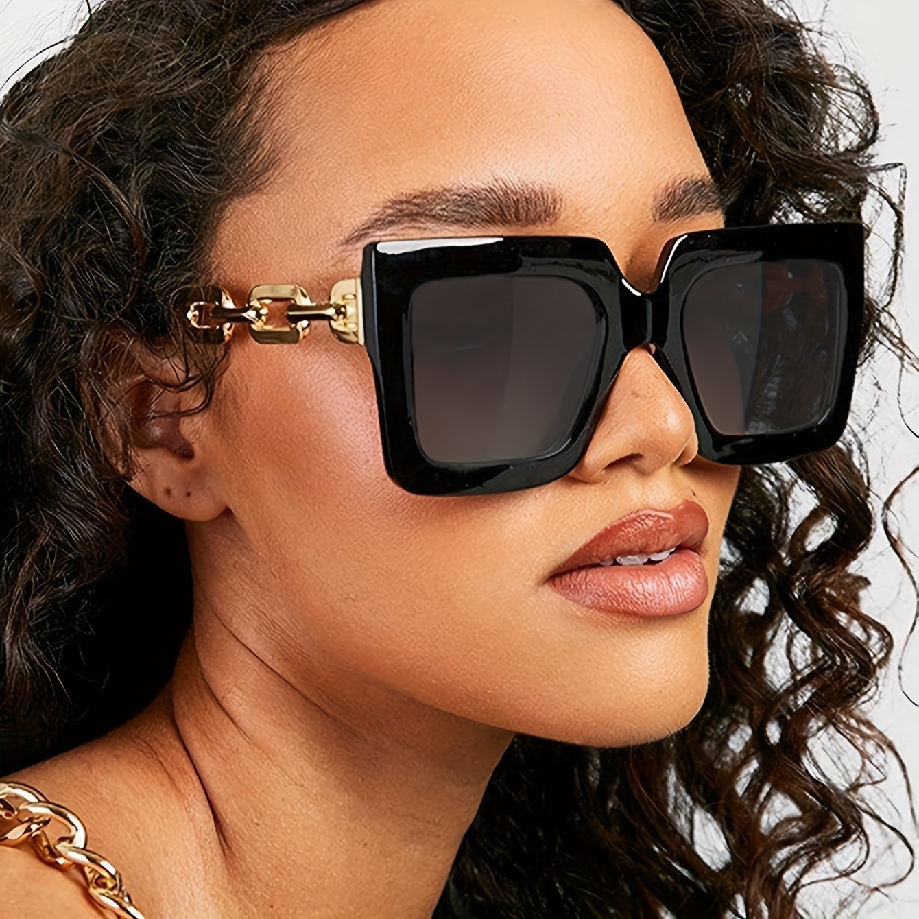 1pc Women's Pc Glasses Classic Square Full Frame Fashion All-match Metal Hollow Chain Decoration Suitable For Travel Glasses
1pc Women's Pc Glasses Classic Square Full Frame Fashion All-match Metal Hollow Chain Decoration Suitable For Travel Glasses
