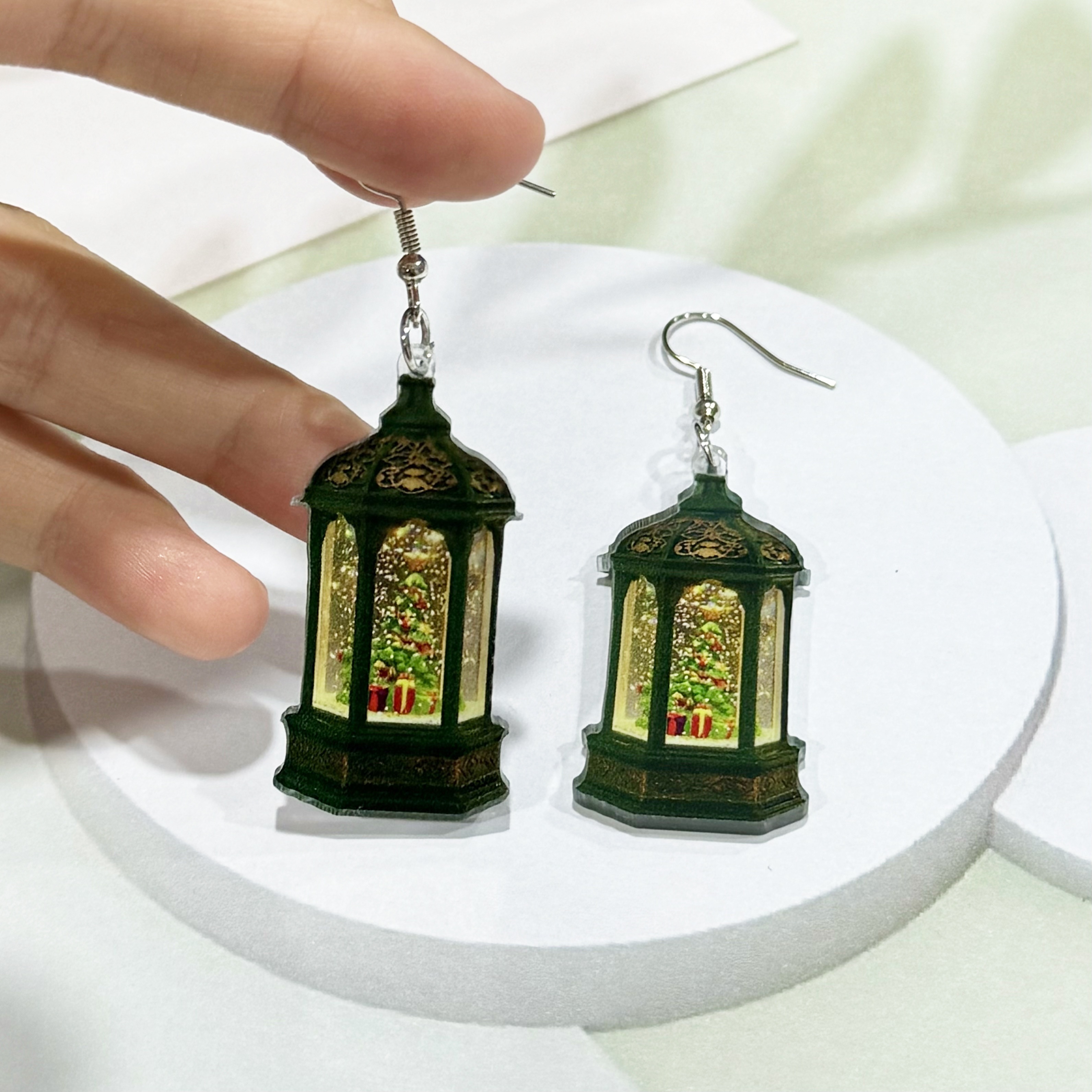 2d Flat 1 Pair 2d Acrylic Retro Christmas Style Women's Night Light High-end Decorative Earrings - Options Christmas Party Creative Theme, Perfect Halloween Gift Earrings
2d Flat 1 Pair 2d Acrylic Retro Christmas Style Women's Night Light High-end Decorative Earrings - Options Christmas Party Creative Theme, Perfect Halloween Gift Earrings