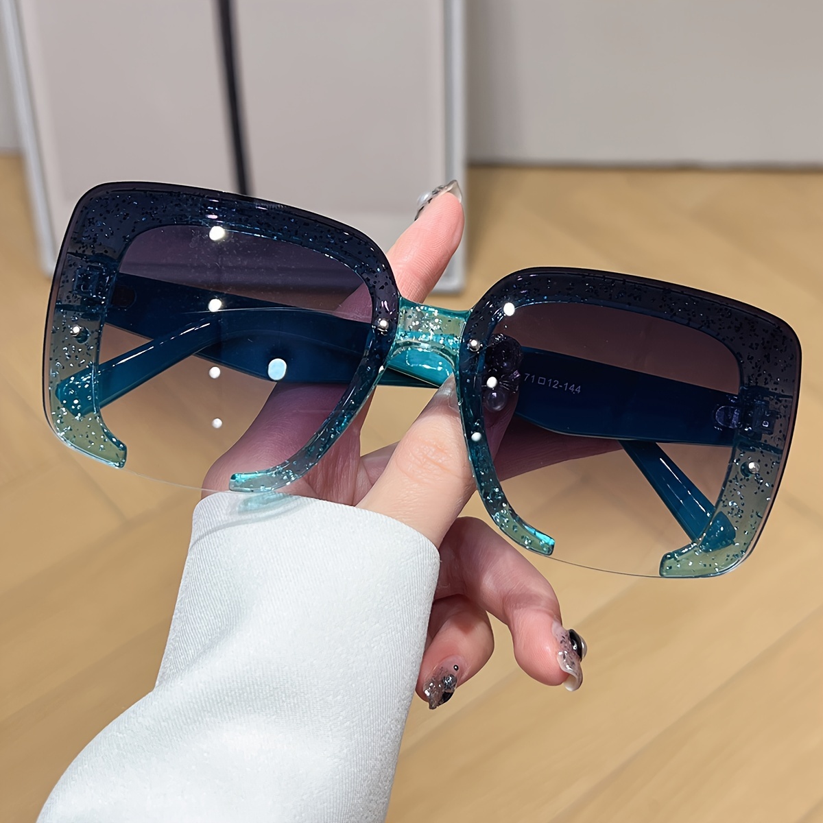 Oversized Square Glasses, Women's Y2k Fashion Shades, Vintage Party Vacation Accessory, Glitter Detail
Oversized Square Glasses, Women's Y2k Fashion Shades, Vintage Party Vacation Accessory, Glitter Detail