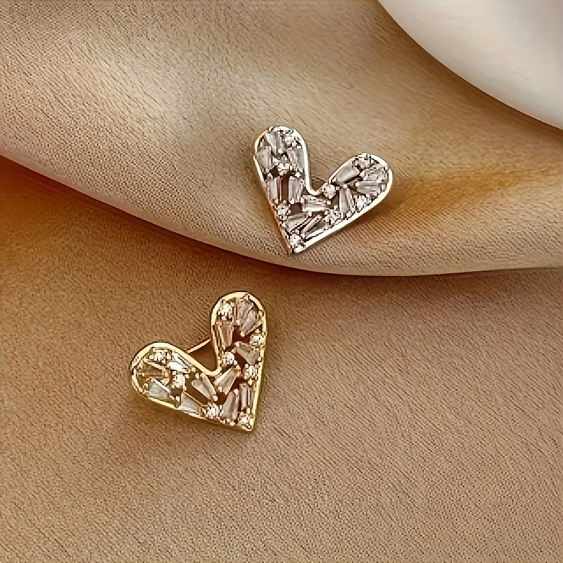Exquisite Small Size Rhinestone Heart Brooches Pins For Women Lady Elegant Crystal Design Suit Clothing Accessories Gift
Exquisite Small Size Rhinestone Heart Brooches Pins For Women Lady Elegant Crystal Design Suit Clothing Accessories Gift