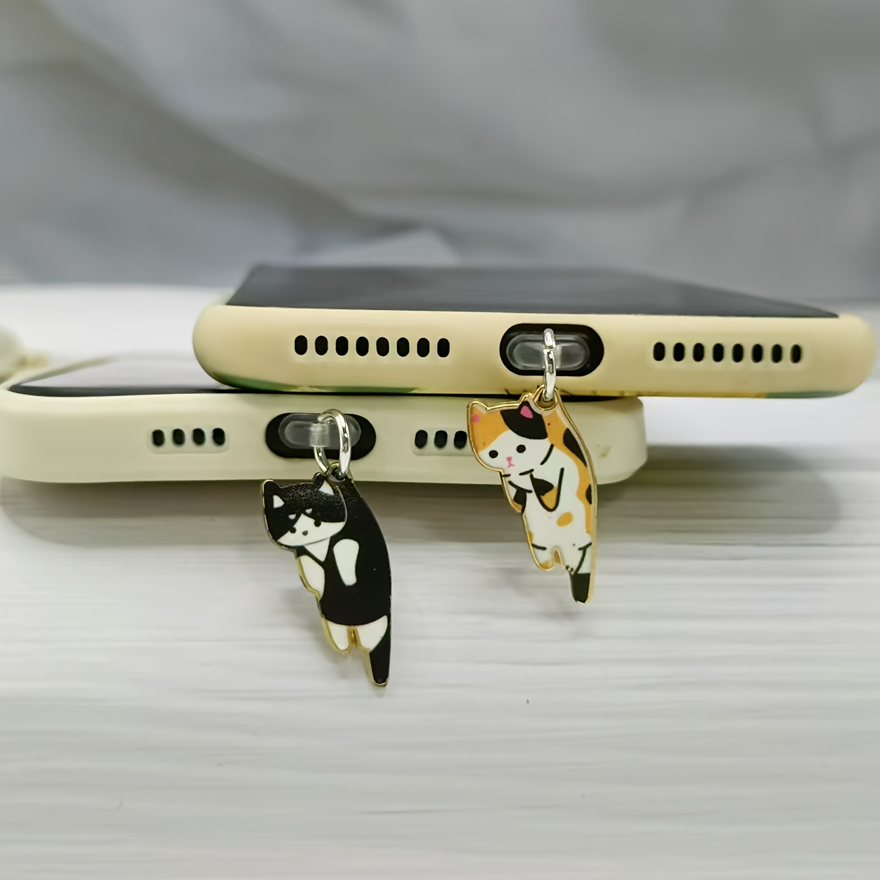 1pc Cute Cartoon Japanese Cat/alloy/ornament/phone Dust Plug Suitable For Iphone//type-c Interface/holiday Gift/couple Gift
1pc Cute Cartoon Japanese Cat/alloy/ornament/phone Dust Plug Suitable For Iphone//type-c Interface/holiday Gift/couple Gift