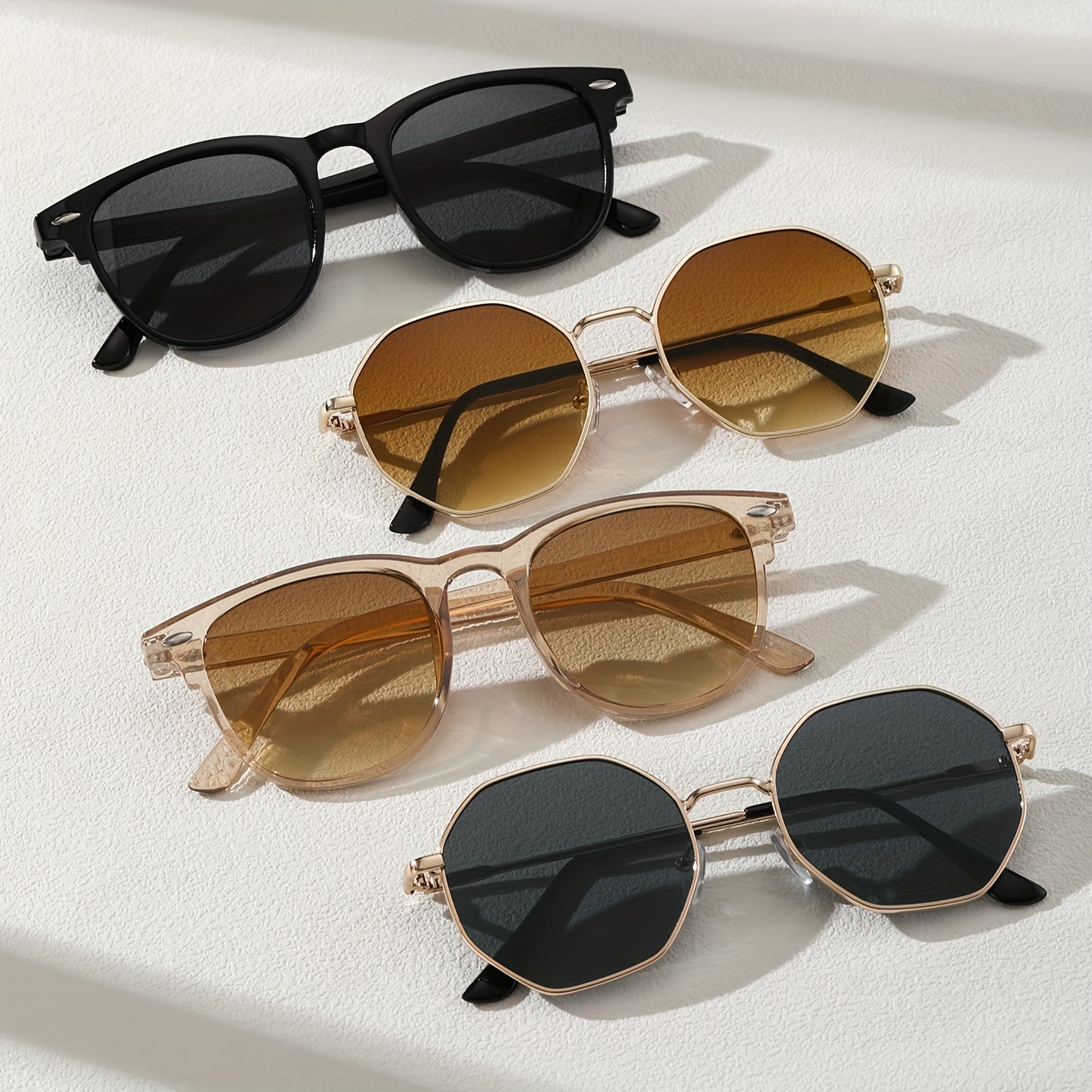 4 paires de lunettes de soleil rétro pour hommes, un ensemble polyvalent pour les voyages.
4 paires de lunettes de soleil rétro pour hommes, un ensemble polyvalent pour les voyages.