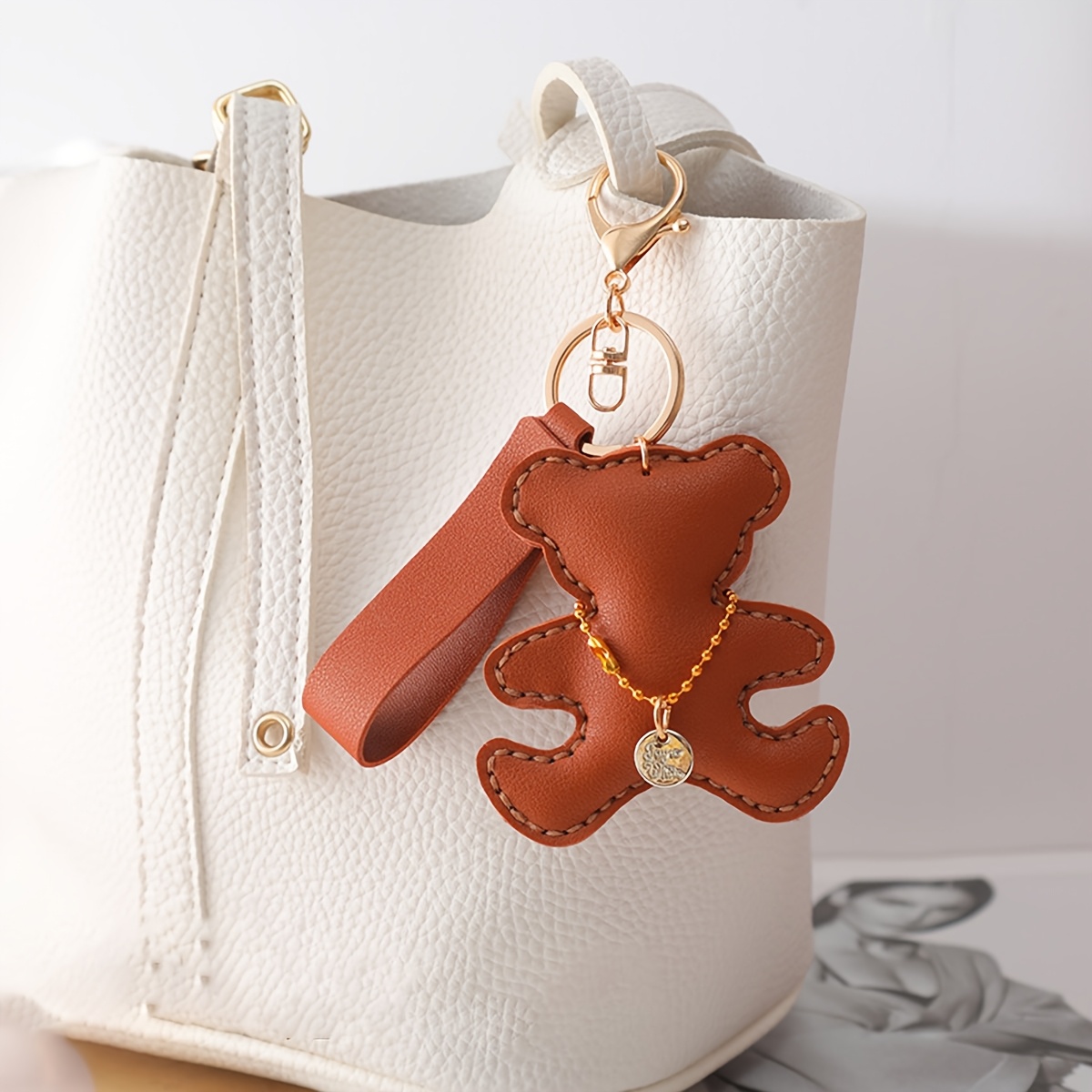 1pc Diy Handmade Bear Keychain Charm, Leather Crafting Kit, Creative Gift Bear Pendant For Handbag Decoration, Diy Wallet Making
1pc Diy Handmade Bear Keychain Charm, Leather Crafting Kit, Creative Gift Bear Pendant For Handbag Decoration, Diy Wallet Making