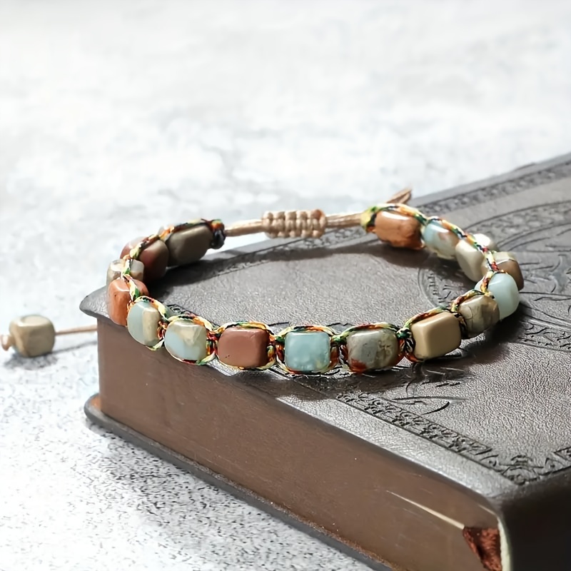 Bracelet de vacances Boho vintage : fabriqué à la main avec des perles de pierre carrée et cordon ajustable
Bracelet de vacances Boho vintage : fabriqué à la main avec des perles de pierre carrée et cordon ajustable