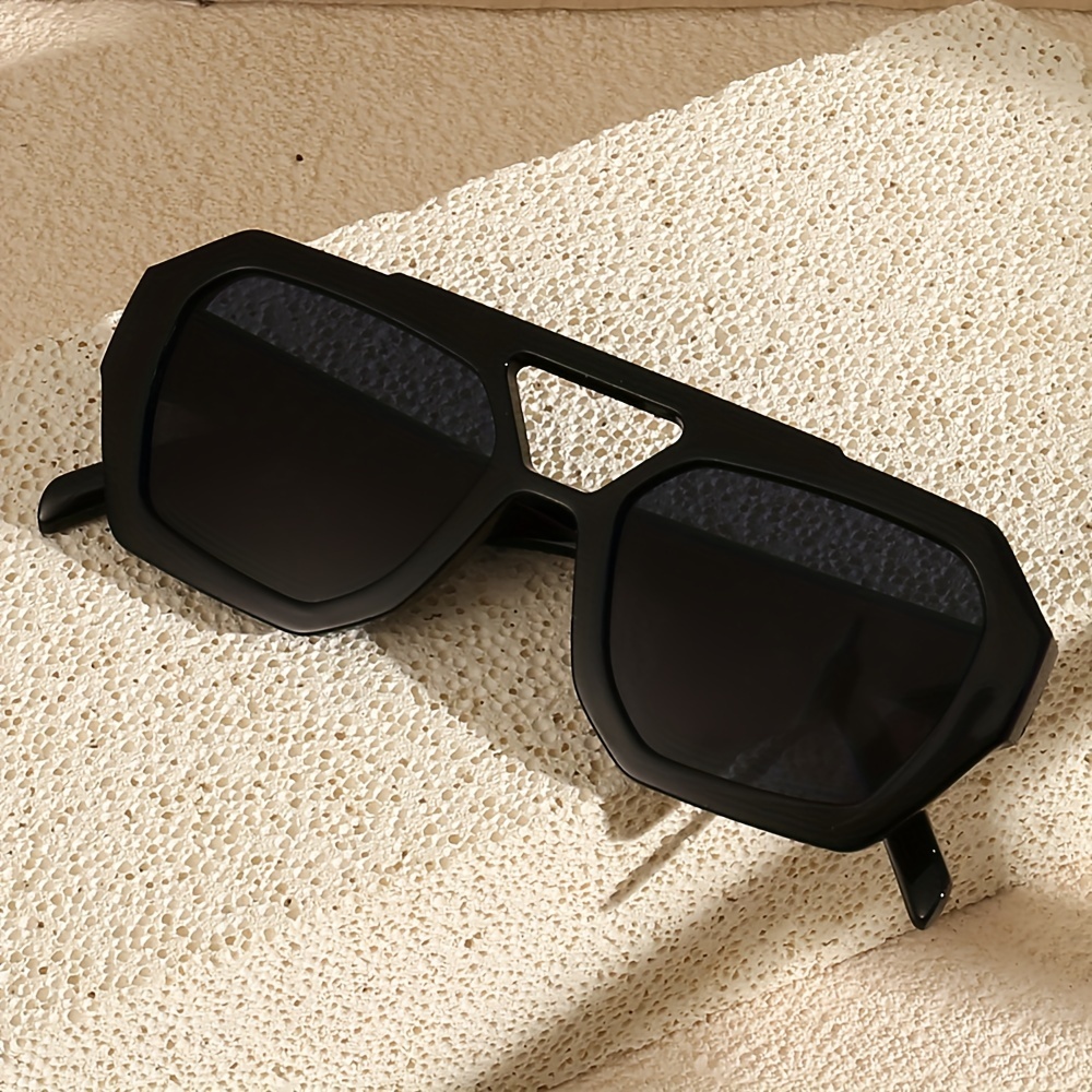 2024 lunettes irrégulières à double faisceau Y2K rétro personnalisées Lunettes Internet célèbres
2024 lunettes irrégulières à double faisceau Y2K rétro personnalisées Lunettes Internet célèbres