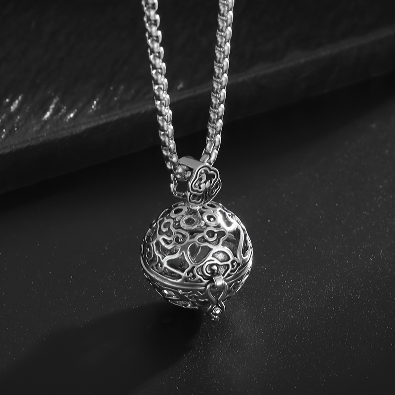 Vintage Hollow Incense Burner Ball Carved With Flowers And Birds Pendant Can Be Opened, With A Black Box Necklace For Men And Women, Stylish Jewelry.
Vintage Hollow Incense Burner Ball Carved With Flowers And Birds Pendant Can Be Opened, With A Black Box Necklace For Men And Women, Stylish Jewelry.
