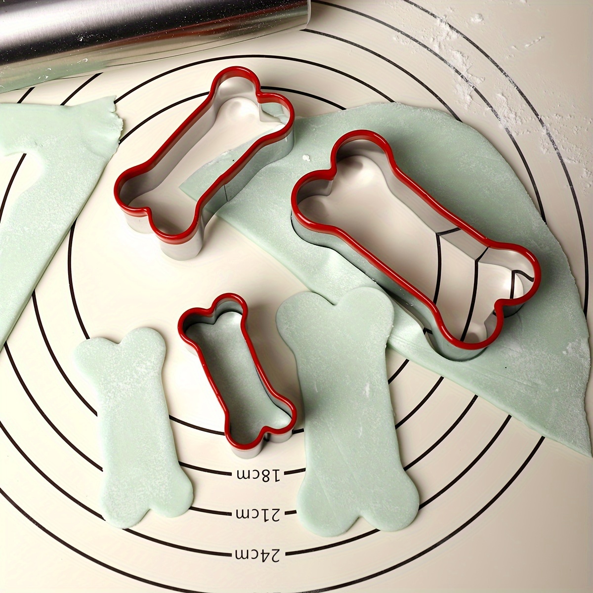 Lot de 3 emporte-pièces en acier inoxydable 430 en forme d'os de chien - Idéal pour la pâtisserie et les projets de bricolage
Lot de 3 emporte-pièces en acier inoxydable 430 en forme d'os de chien - Idéal pour la pâtisserie et les projets de bricolage