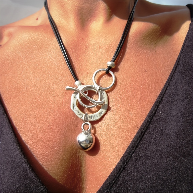Vintage Geometric Circle Leather Cord Pendant Necklace Bohemian Women's Necklace Party Holiday Gift Jewelry
Vintage Geometric Circle Leather Cord Pendant Necklace Bohemian Women's Necklace Party Holiday Gift Jewelry