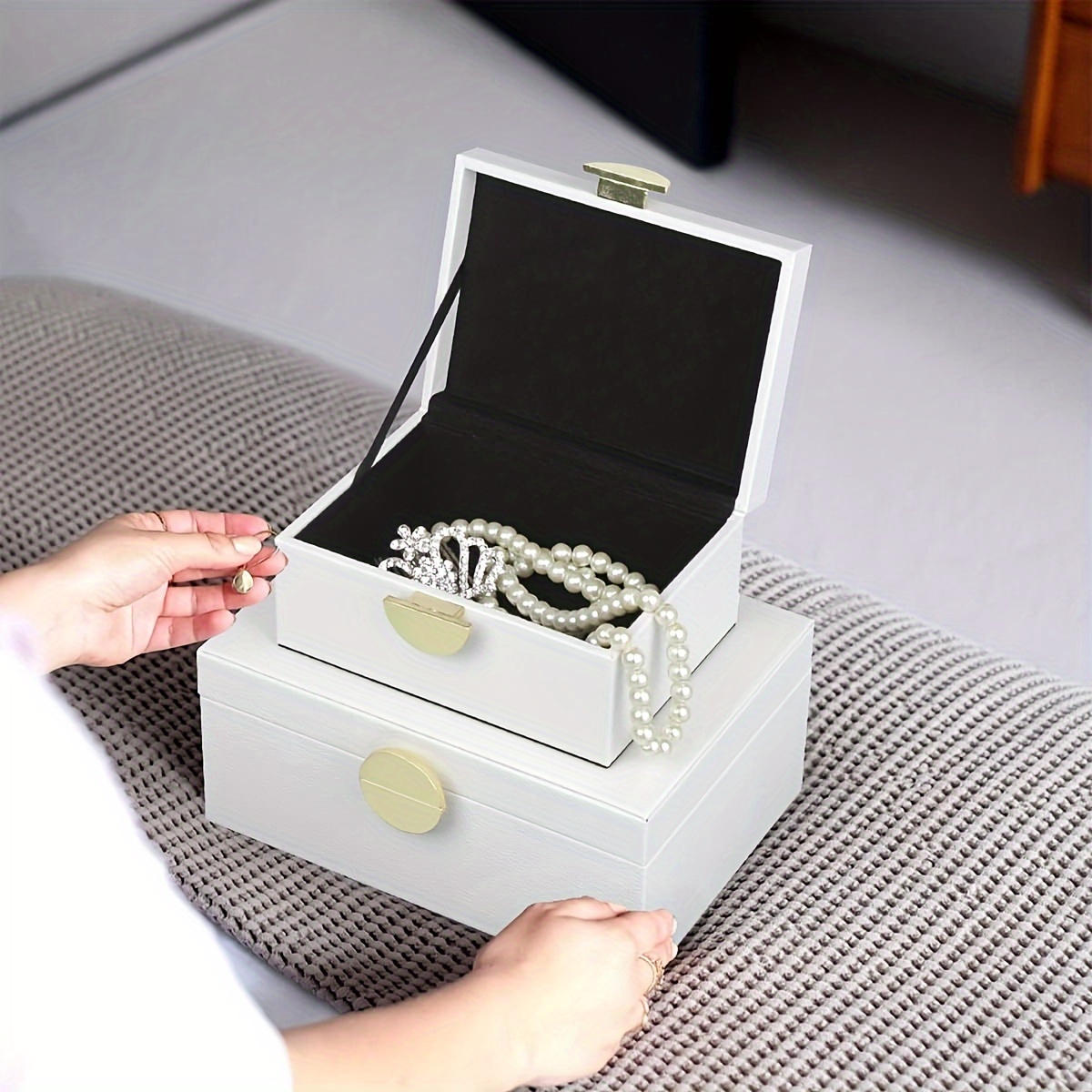 Set Of 2 Pieces Faux Leather Jewelry Boxes, Storage Accessory Organizer With Decor, Classic Leather (white)
Set Of 2 Pieces Faux Leather Jewelry Boxes, Storage Accessory Organizer With Decor, Classic Leather (white)