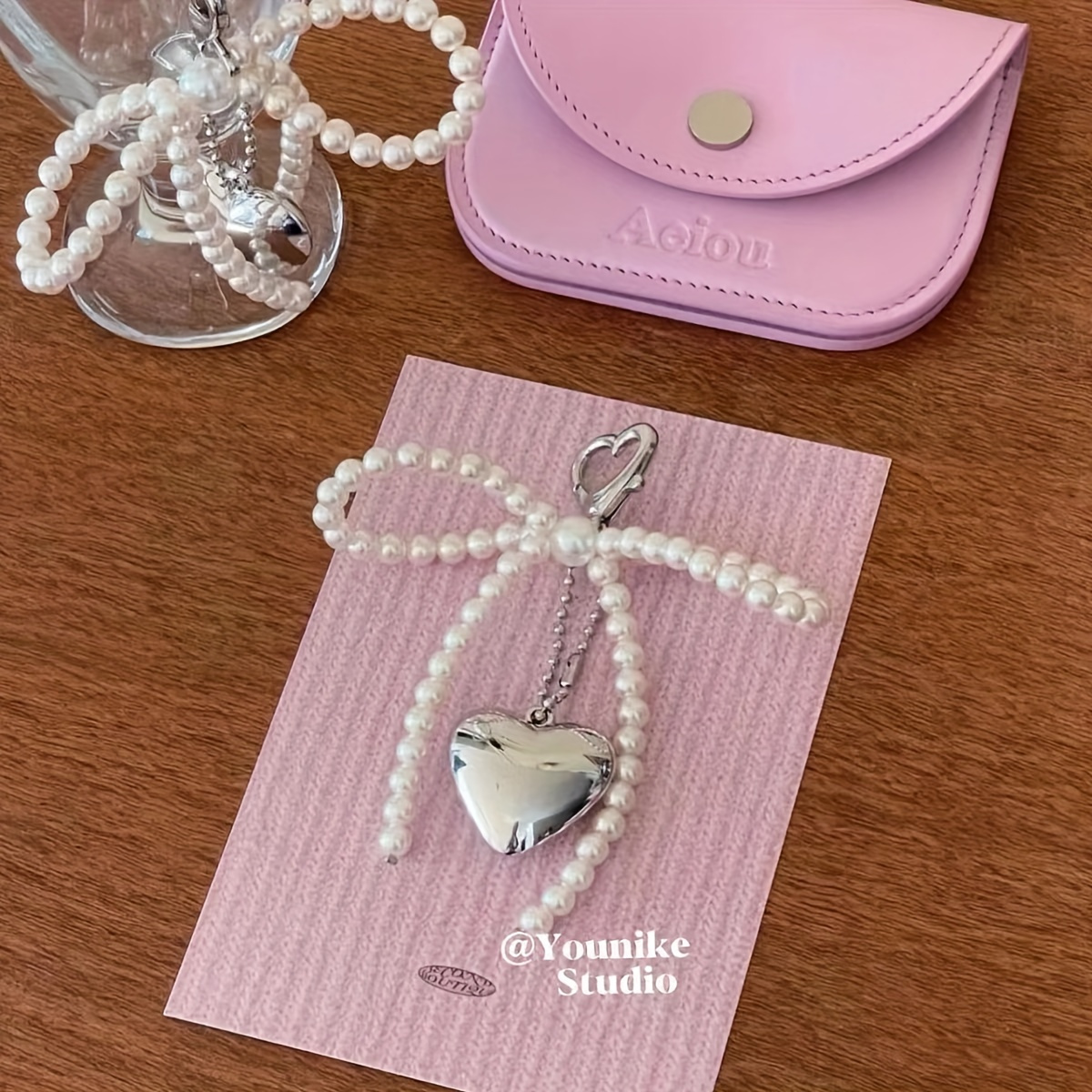 Chic Pearl Bow Heart Keychain - Resin Love Pendant For Women, Couples & Graduation Gifts
Chic Pearl Bow Heart Keychain - Resin Love Pendant For Women, Couples & Graduation Gifts