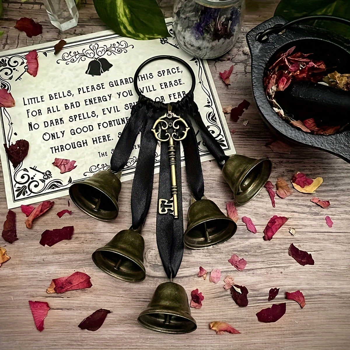 1pc Vintage Bell And Key Home Decor Accessory, Rustic Acrylic Hanging Charm For Door Handles, Classic Style Bell Ornament For Home Decor Enthusiasts
1pc Vintage Bell And Key Home Decor Accessory, Rustic Acrylic Hanging Charm For Door Handles, Classic Style Bell Ornament For Home Decor Enthusiasts