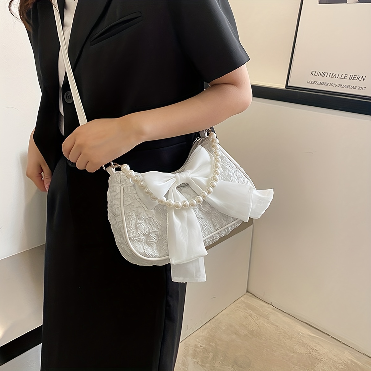 Vintage White Pleated Bow Bag With Pearl Handle, Trendy Fashion Shoulder Crossbody Purse
Vintage White Pleated Bow Bag With Pearl Handle, Trendy Fashion Shoulder Crossbody Purse