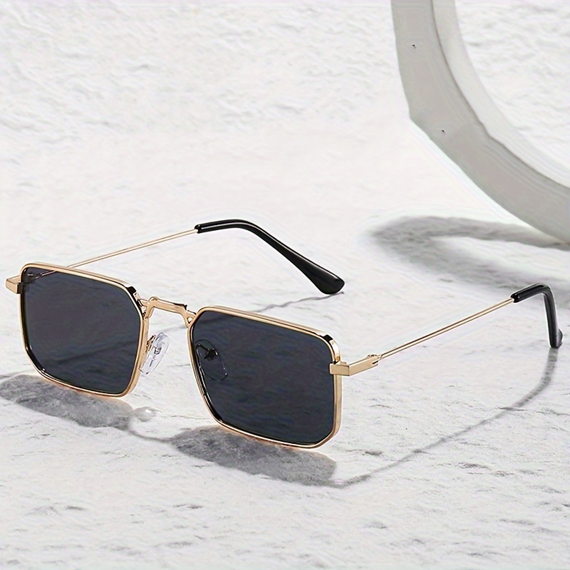 Vintage-inspired Square Glasses, Unisex Punk Fashion, Metallic Frame, Trendy Eyewear For Men And Women
Vintage-inspired Square Glasses, Unisex Punk Fashion, Metallic Frame, Trendy Eyewear For Men And Women
