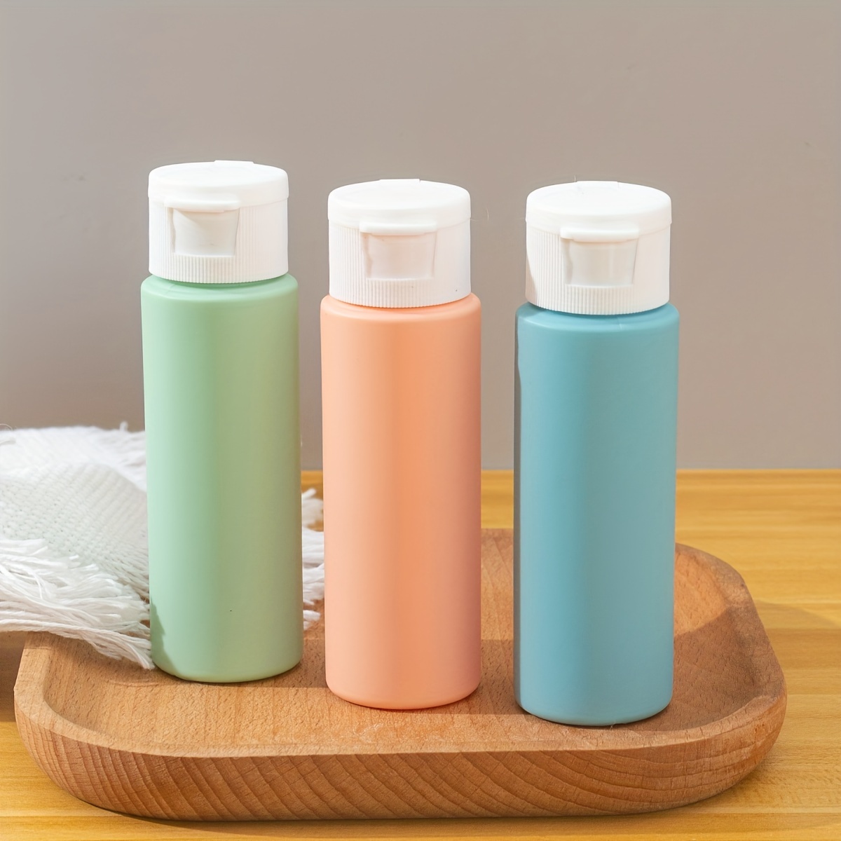 1pc 50ml Portable Travel Bottle, Leakproof Refillable Cosmetic Containers, Silicone Dispenser For Shampoo/lotion/conditioner, Easy Squeeze Air Travel Accessories
1pc 50ml Portable Travel Bottle, Leakproof Refillable Cosmetic Containers, Silicone Dispenser For Shampoo/lotion/conditioner, Easy Squeeze Air Travel Accessories