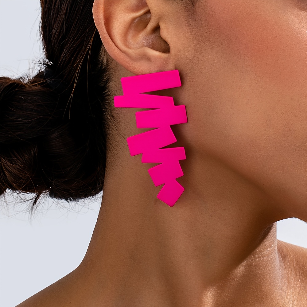 A Pair Of Women's Fashionable Earrings With Irregular Geometric Square Design, Retro Elegant And Fashionable Temperament, Suitable For Gift , Parties, Banquets And
A Pair Of Women's Fashionable Earrings With Irregular Geometric Square Design, Retro Elegant And Fashionable Temperament, Suitable For Gift , Parties, Banquets And