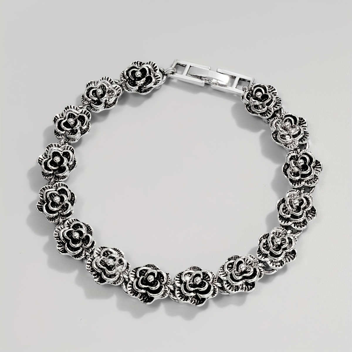 Vintage Distressed Ladies Bracelet With A Unique And Sweet Cool Rose Design, Suitable For Banquets, Daily Wear, And Gifting, For Any Occasion.
Vintage Distressed Ladies Bracelet With A Unique And Sweet Cool Rose Design, Suitable For Banquets, Daily Wear, And Gifting, For Any Occasion.
