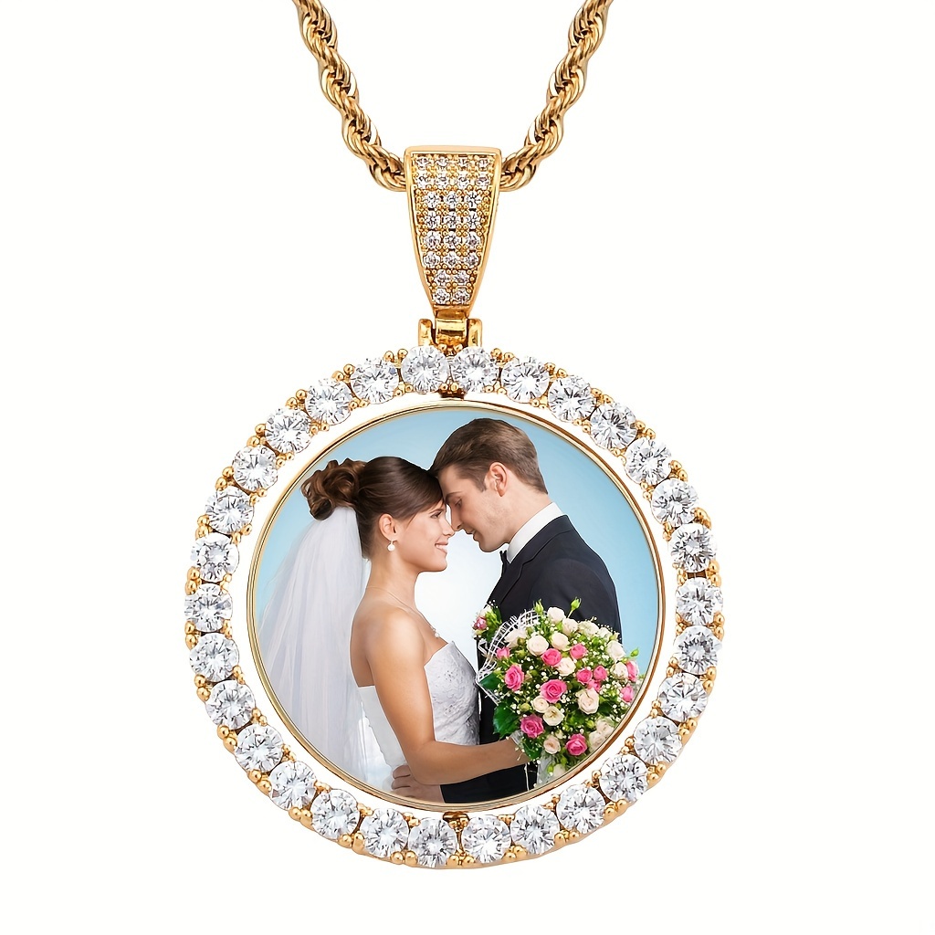 1pc Fashion Copper Pendant Necklace With Synthetic Zirconia, Double-sided Photo Holder, Rotating , Memory Jewelry For Men And Women
1pc Fashion Copper Pendant Necklace With Synthetic Zirconia, Double-sided Photo Holder, Rotating , Memory Jewelry For Men And Women