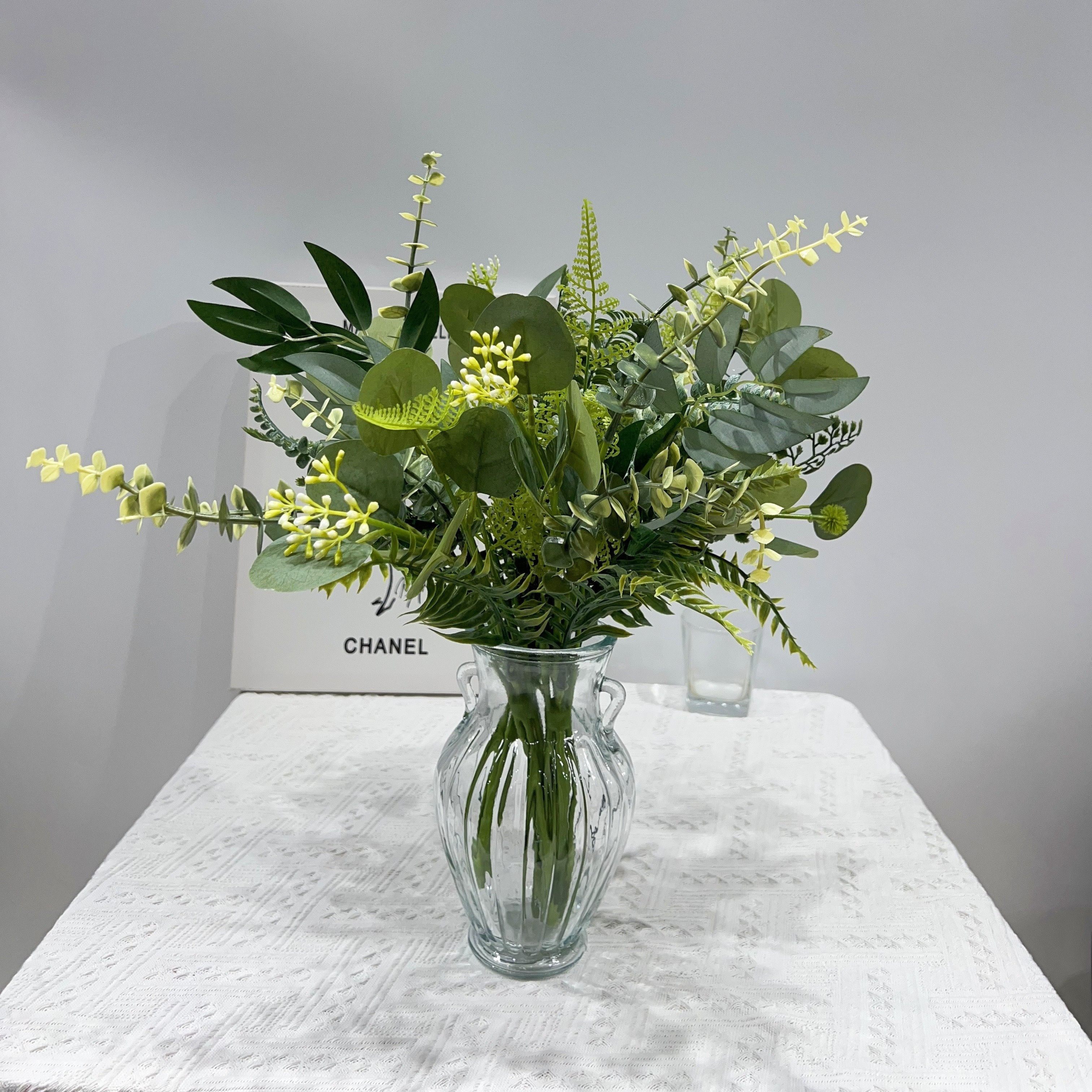 1 Bunch, 19.29in/49cm Artificial Bunch, 7 Kinds Of Artificial Green Branches, Fake Eucalyptus, For Wedding Diy Bouquet, Flower Arrangement, Table Centerpiece
1 Bunch, 19.29in/49cm Artificial Bunch, 7 Kinds Of Artificial Green Branches, Fake Eucalyptus, For Wedding Diy Bouquet, Flower Arrangement, Table Centerpiece