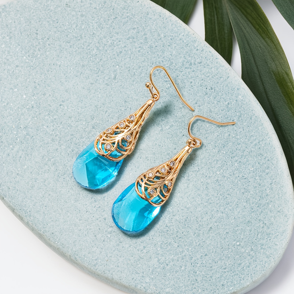 High Quality Vintage Hole Drop Shaped Artificial Crystal Earrings Engagement Earrings For Women
High Quality Vintage Hole Drop Shaped Artificial Crystal Earrings Engagement Earrings For Women