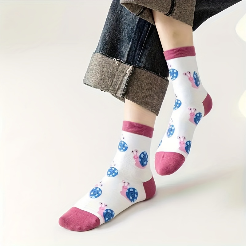 1 paire de chaussettes mi-longues pour femmes avec un design de mignon escargot en cartoon, en tissu tricoté en polyester respirant, motif animal, lavables à .
1 paire de chaussettes mi-longues pour femmes avec un design de mignon escargot en cartoon, en tissu tricoté en polyester respirant, motif animal, lavables à .