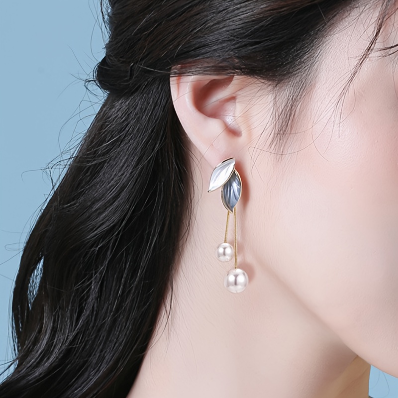A Pair Of Earrings For Sale In 2024 Fashion Oil Leaf Long Tassel Design Earrings Jewelry Women's Birthday Gift
A Pair Of Earrings For Sale In 2024 Fashion Oil Leaf Long Tassel Design Earrings Jewelry Women's Birthday Gift