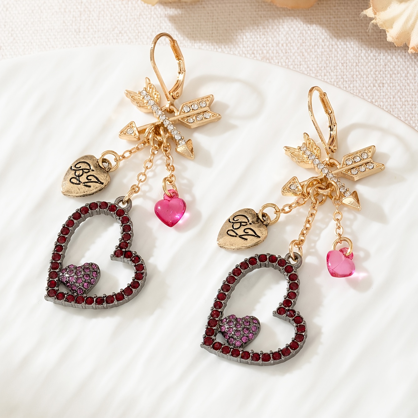 Y2k Heart-shaped Alloy Earrings With Red And White Rhinestones, Fashionable For Women, Valentine's Day Gift
Y2k Heart-shaped Alloy Earrings With Red And White Rhinestones, Fashionable For Women, Valentine's Day Gift