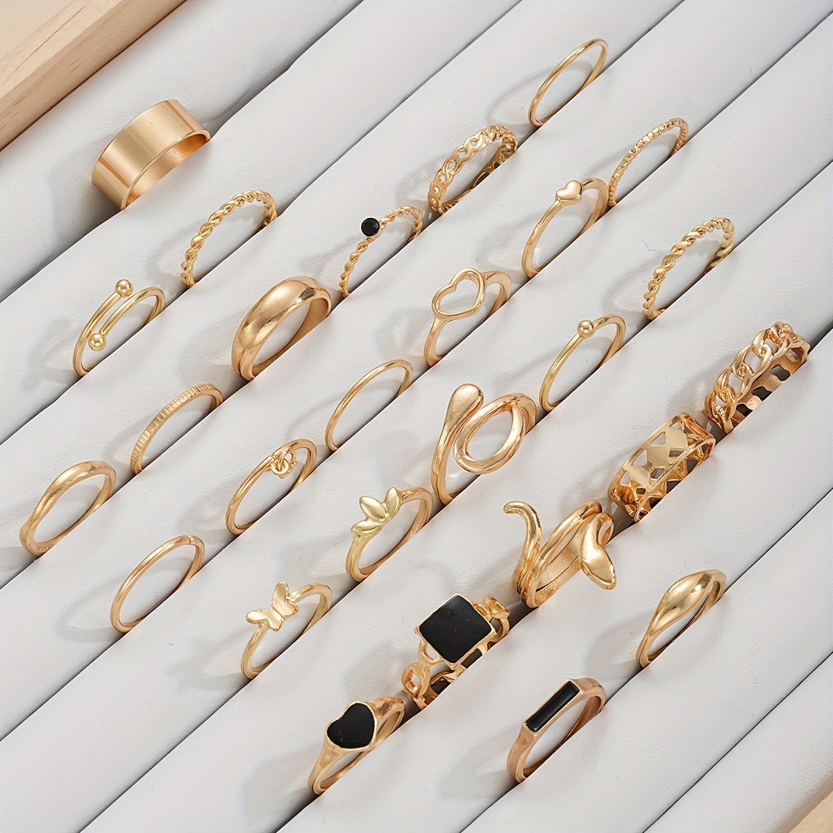 27-piece Simple Ring Set For Women, Simple Vacation Style With Black Square Heart Designs, Hollow Snake Chain Rings, Casual Party Accessories, Ideal Jewelry Gift For Dates Holidays For Women
27-piece Simple Ring Set For Women, Simple Vacation Style With Black Square Heart Designs, Hollow Snake Chain Rings, Casual Party Accessories, Ideal Jewelry Gift For Dates Holidays For Women