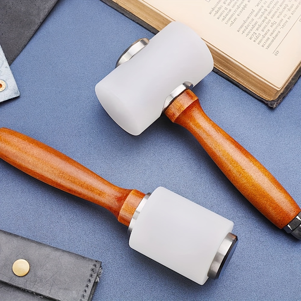 Marteau En Nylon Avec Manche En Bois, Maillet En Bois Pour Travaux de Cuir DIY, Outil de Sculpture En Cuir Pour Travailler Le Cuir de Vachette
Marteau En Nylon Avec Manche En Bois, Maillet En Bois Pour Travaux de Cuir DIY, Outil de Sculpture En Cuir Pour Travailler Le Cuir de Vachette