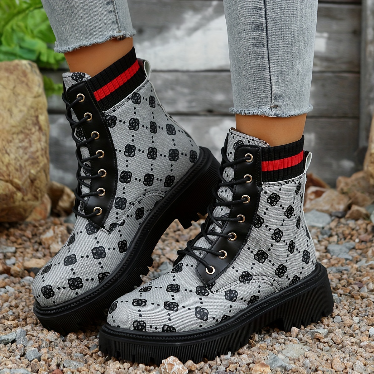 Bottines et Élégantes - Polyvalent à Lacets, Semelle Épaisse Fausse, en Tissu et Semelles Respirantes une Utilisation
Bottines et Élégantes - Polyvalent à Lacets, Semelle Épaisse Fausse, en Tissu et Semelles Respirantes une Utilisation