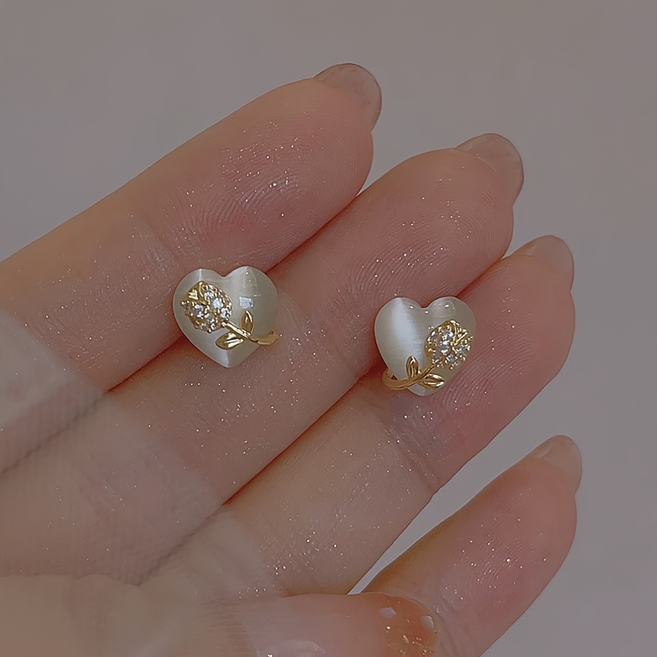 2pcs Tulip Heart Stud Earrings With Sparkling Cubic Zirconia - Casual Decorative , Perfect Valentine's Day, Christmas Gifts
2pcs Tulip Heart Stud Earrings With Sparkling Cubic Zirconia - Casual Decorative , Perfect Valentine's Day, Christmas Gifts