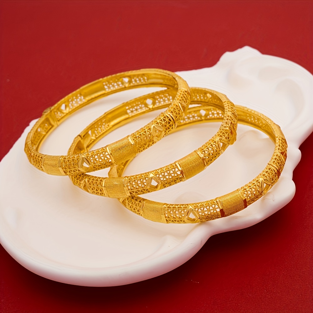 3pcsgolden Open Bracelet Elegant Middle East Saudi Arabia Festival Gift Women's Fashion Dubai Bride Hand Ornament European And American Ethnic Style Luxury Bracelet
3pcsgolden Open Bracelet Elegant Middle East Saudi Arabia Festival Gift Women's Fashion Dubai Bride Hand Ornament European And American Ethnic Style Luxury Bracelet