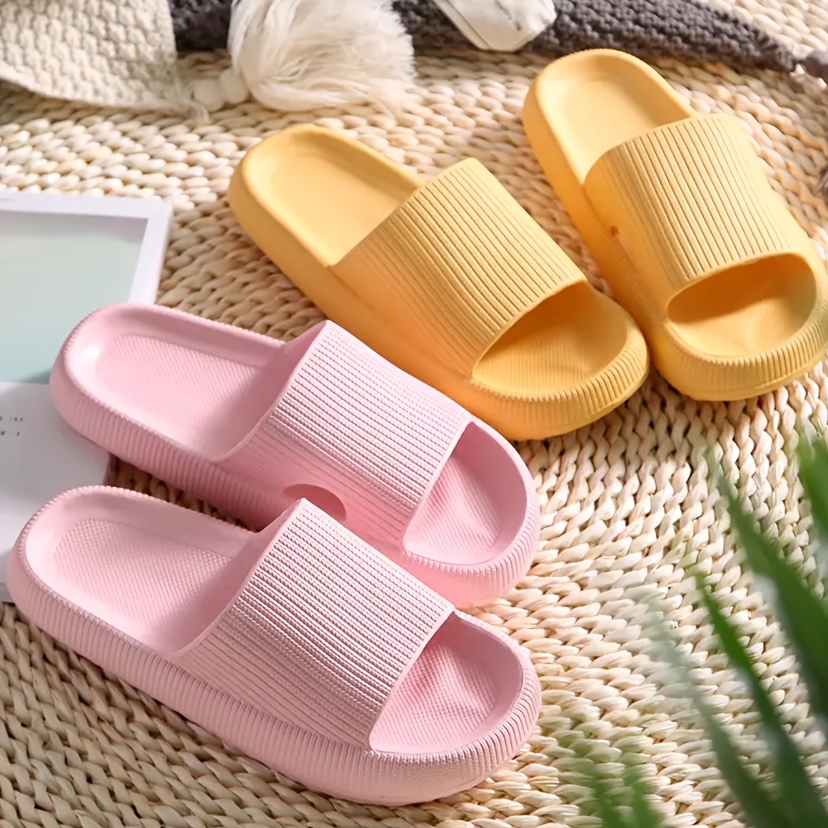 Simple Solid Color Slippers, Casual Open-toe Soft- Shoes, Comfortable Slip-on Footwear.
Simple Solid Color Slippers, Casual Open-toe Soft- Shoes, Comfortable Slip-on Footwear.