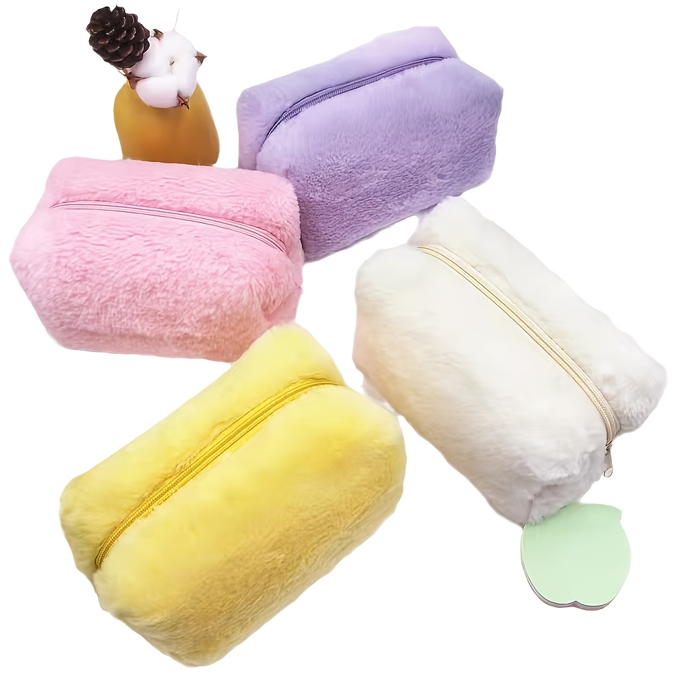 Étui à crayons en peluche à , style fille, en couleurs bonbons, un trousse de maquillage portable et mignonne.
Étui à crayons en peluche à , style fille, en couleurs bonbons, un trousse de maquillage portable et mignonne.