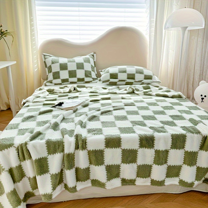 Modern Style Flannel Bed Blanket, Suitable For Adults And Kids, Comfortable And Soft, Lightweight Bedding For Home, Travel, Outdoors - Washable, Christmas, Halloween
Modern Style Flannel Bed Blanket, Suitable For Adults And Kids, Comfortable And Soft, Lightweight Bedding For Home, Travel, Outdoors - Washable, Christmas, Halloween