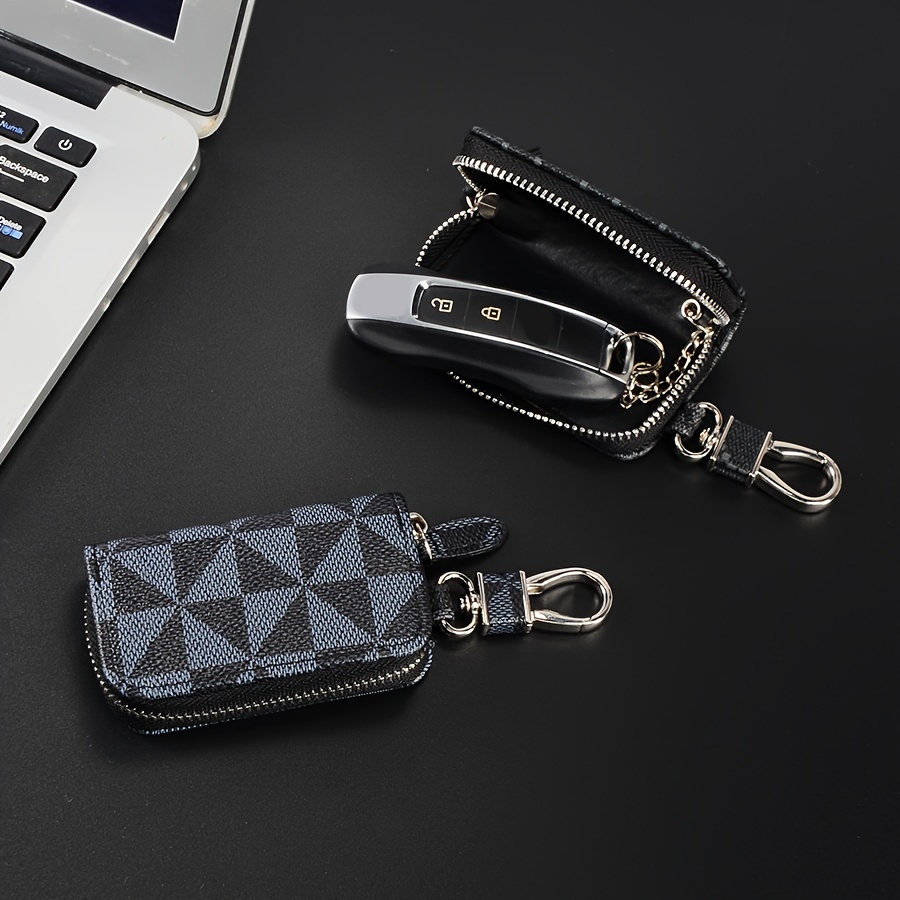 1pc Fashionable Key Pouch For Men And Women, Style Car Key Holder With Random , Daily Accessory, Car Key Cover
1pc Fashionable Key Pouch For Men And Women, Style Car Key Holder With Random , Daily Accessory, Car Key Cover