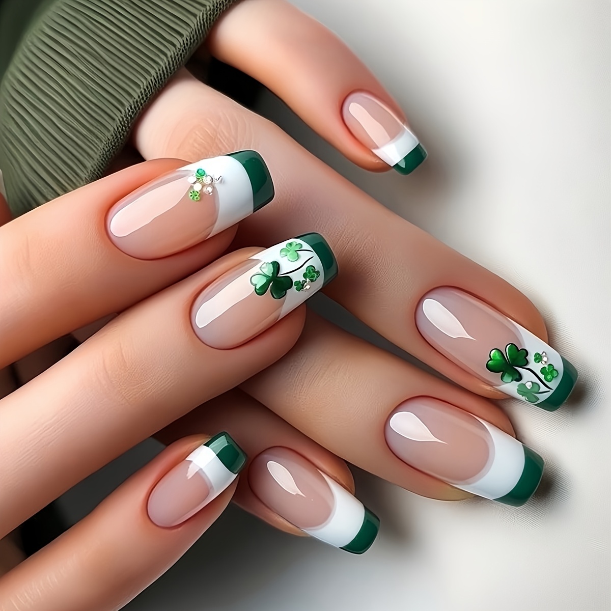 24pcs Faux Ongles Carrés Courts à Verts Accrocheurs, Rayures et Blanches, Faux Ongles Press-on avec Lime à Ongles et Colle en Gel, Convient à Toutes les Femmes et Filles pour un
24pcs Faux Ongles Carrés Courts à Verts Accrocheurs, Rayures et Blanches, Faux Ongles Press-on avec Lime à Ongles et Colle en Gel, Convient à Toutes les Femmes et Filles pour un
