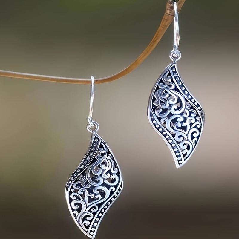 1 Pair Vintage Hollow Floral S-shaped Alloy Earrings, Retro Style, Vacation Fashion Alloy Jewelry Accessory For Women
1 Pair Vintage Hollow Floral S-shaped Alloy Earrings, Retro Style, Vacation Fashion Alloy Jewelry Accessory For Women
