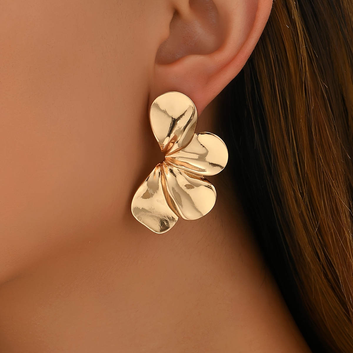 A Pair Of Creative Geometric Flower Stud Earrings, Simple And , Fashionable Earrings For Women.
A Pair Of Creative Geometric Flower Stud Earrings, Simple And , Fashionable Earrings For Women.