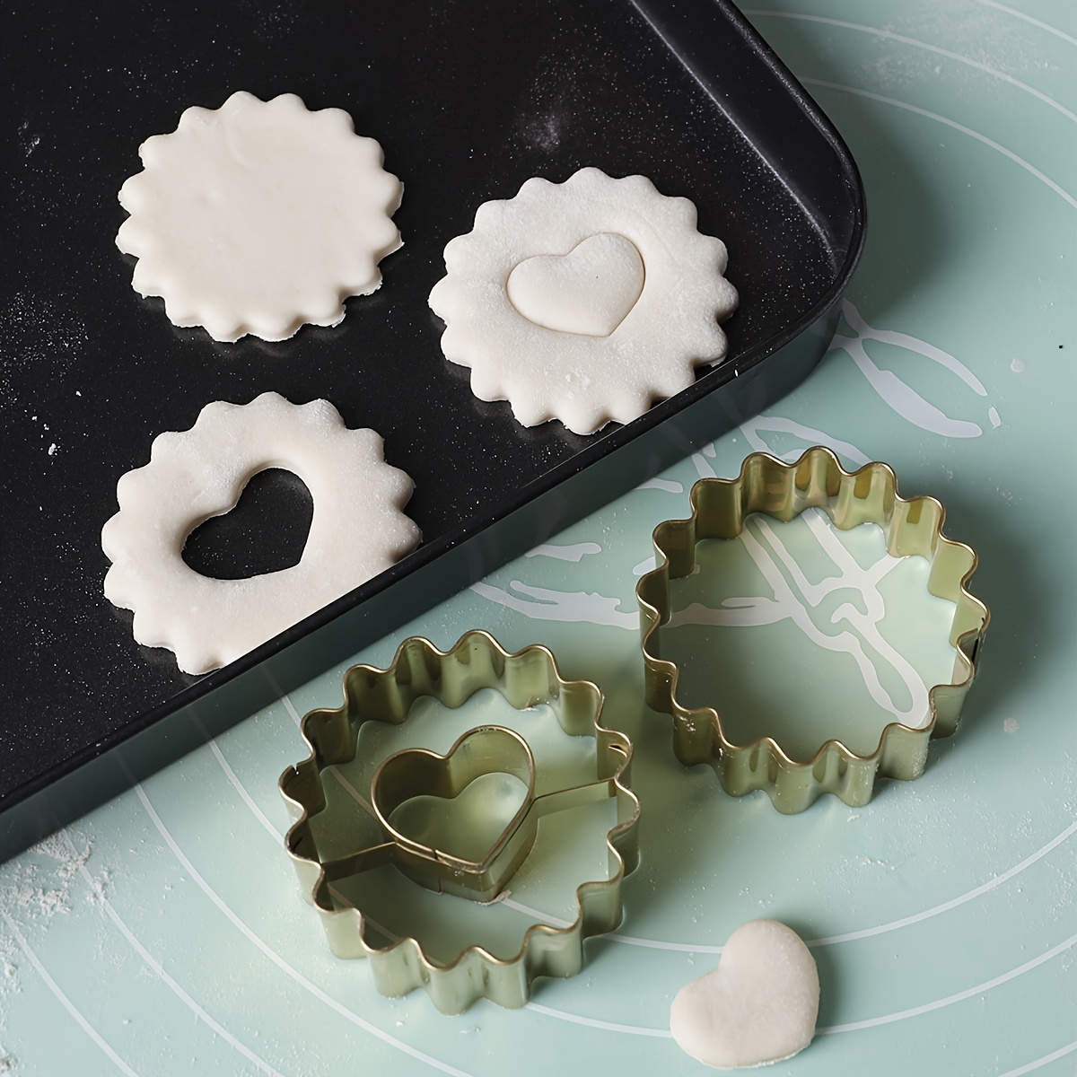 Ensemble de 2 moules à biscuits en acier inoxydable en de cœur pour la Saint-Valentin - pour biscuits, chocolats et pâtisseries
Ensemble de 2 moules à biscuits en acier inoxydable en de cœur pour la Saint-Valentin - pour biscuits, chocolats et pâtisseries