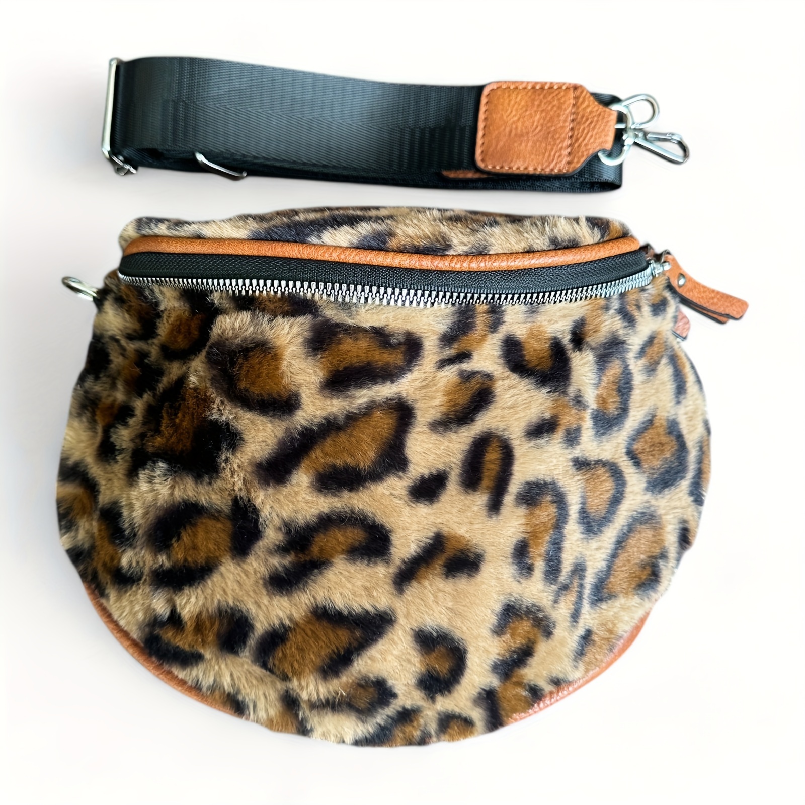 Sac à bandoulière imprimé léopard avec bandoulière réglable, fermeture à glissière, grande , peut porté en bandoulière.
Sac à bandoulière imprimé léopard avec bandoulière réglable, fermeture à glissière, grande , peut porté en bandoulière.