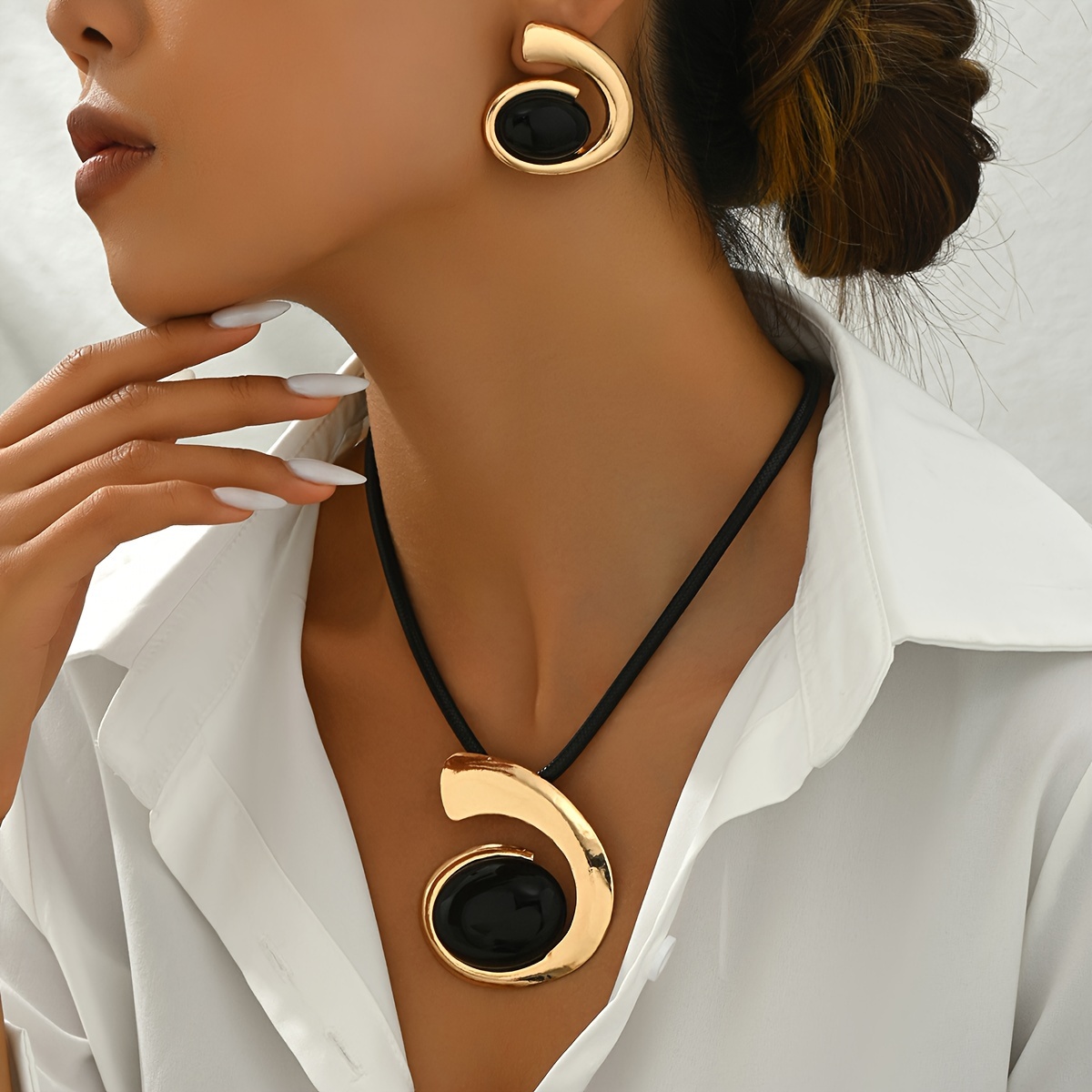 Set Of 3 Trendy And Creative Autumn/ Exaggerated Large Necklace Pendant And Earrings Set That Matches Well With , European And .
Set Of 3 Trendy And Creative Autumn/ Exaggerated Large Necklace Pendant And Earrings Set That Matches Well With , European And .