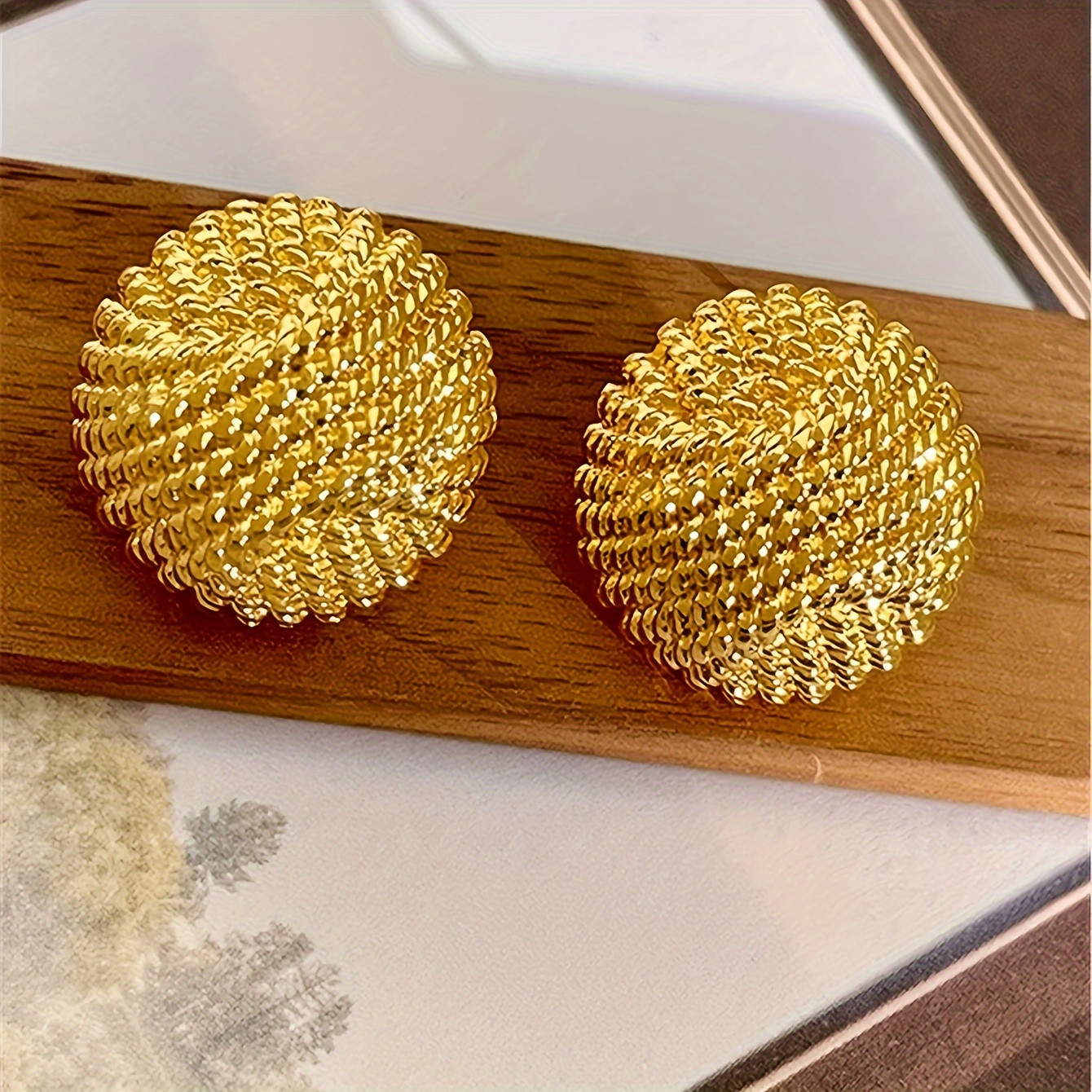 Elegant Geometric Metal Stud Earrings For Women - Vintage & Sexy Design, Zinc Alloy, Casual Attire Or Gifting
Elegant Geometric Metal Stud Earrings For Women - Vintage & Sexy Design, Zinc Alloy, Casual Attire Or Gifting