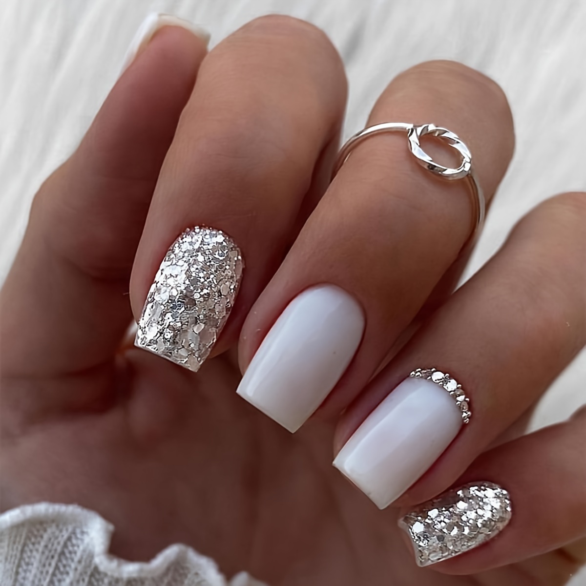 24pcs Long Square Press-on Nails Set, Mixed Color With Glitter & Rhinestones, Full Cover False Nail Tips For Women And Girls
24pcs Long Square Press-on Nails Set, Mixed Color With Glitter & Rhinestones, Full Cover False Nail Tips For Women And Girls