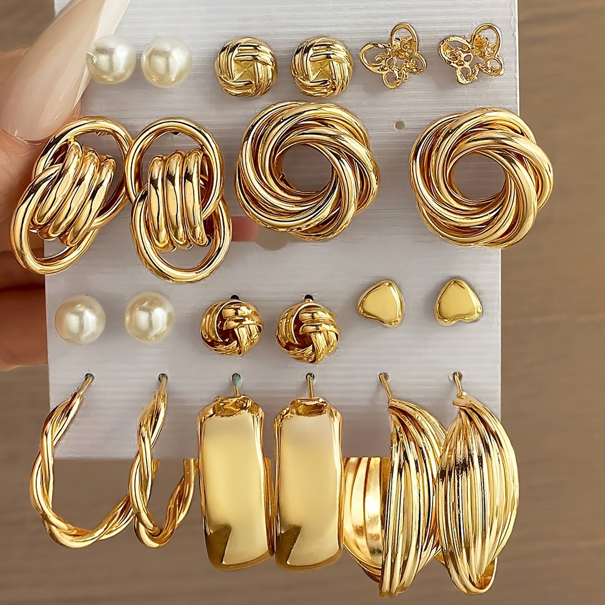 22pcs Set Of Vacation Simple Exaggerated European And American Flower Twist Pearl Women's Earrings And Set For Women's Parties And Dates
22pcs Set Of Vacation Simple Exaggerated European And American Flower Twist Pearl Women's Earrings And Set For Women's Parties And Dates