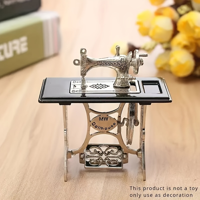 1pc Vintage Mini Metal Sewing Machine Ornament, Decorative Collectible For Indoor And Outdoor Use, Creative, Collection Ornaments
1pc Vintage Mini Metal Sewing Machine Ornament, Decorative Collectible For Indoor And Outdoor Use, Creative, Collection Ornaments